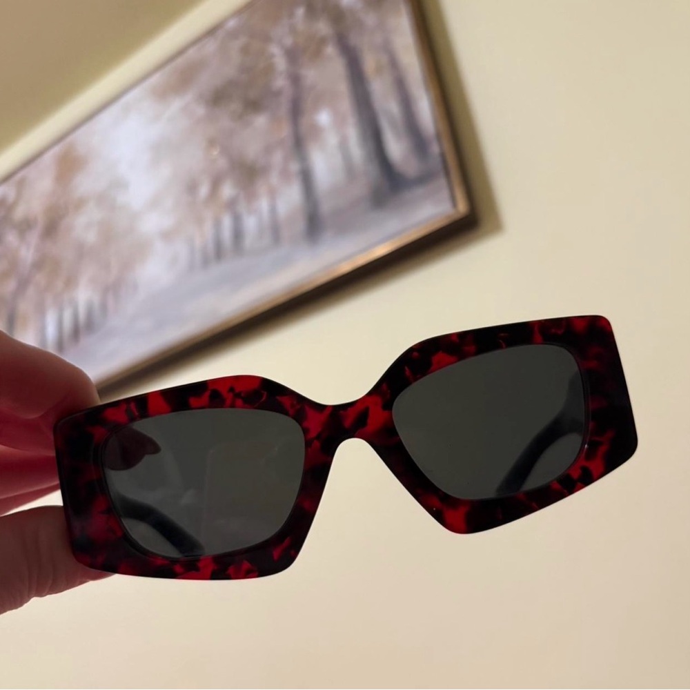 Prada authentic Women's Red Tortoiseshell Rectangular Sunglasses
